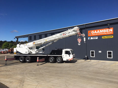 Tadano GT600 truck crane at Gaamben shed.